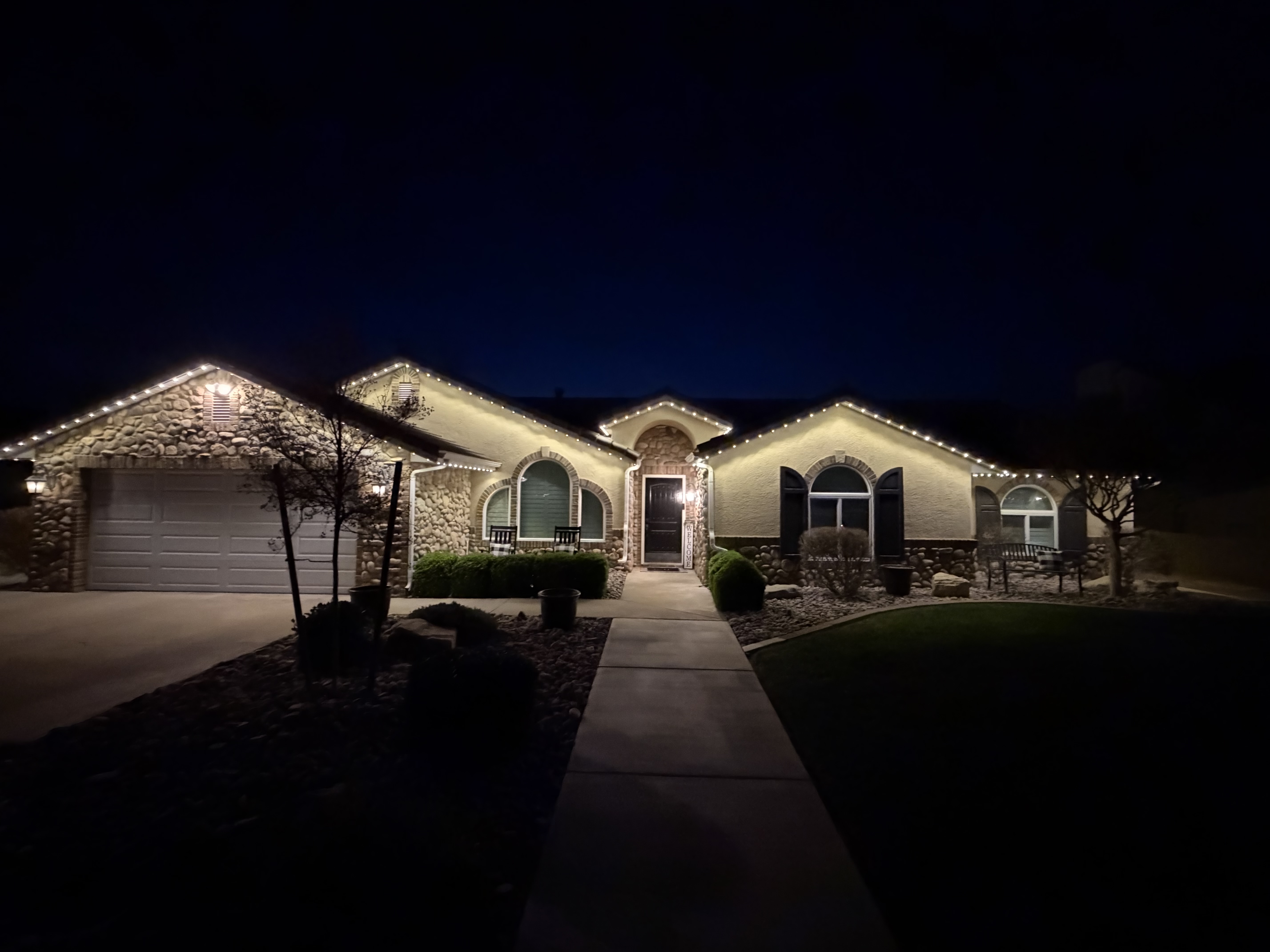 Professional installation of permanent outdoor lights
